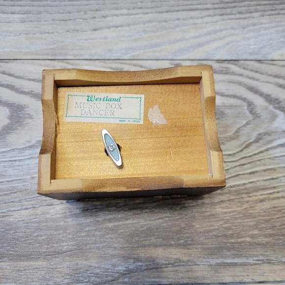 Vintage Japanese handpainted music box Wooden and porcelain - Picture 12 of 14